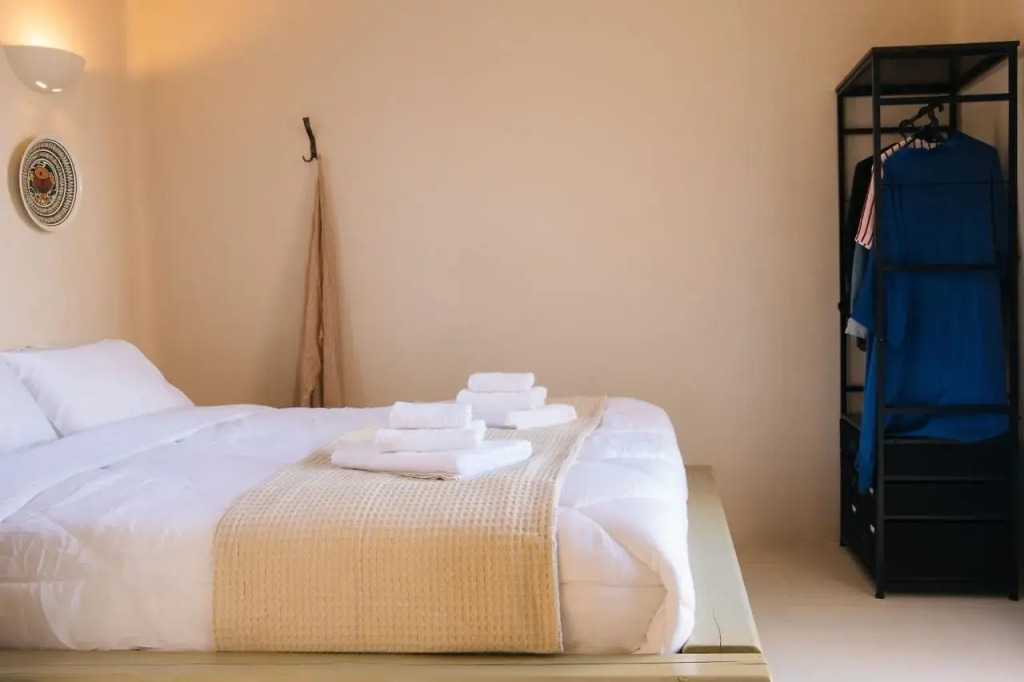 Pink Freud Villas Santorini
