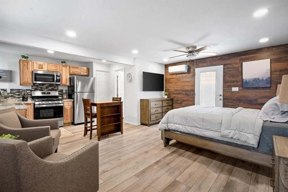 11 Chelsea Place 1 Bedroom Condo by RedAwning