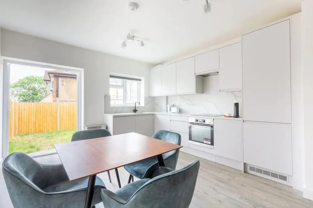 Contemporary 2 Bedroom in West London
