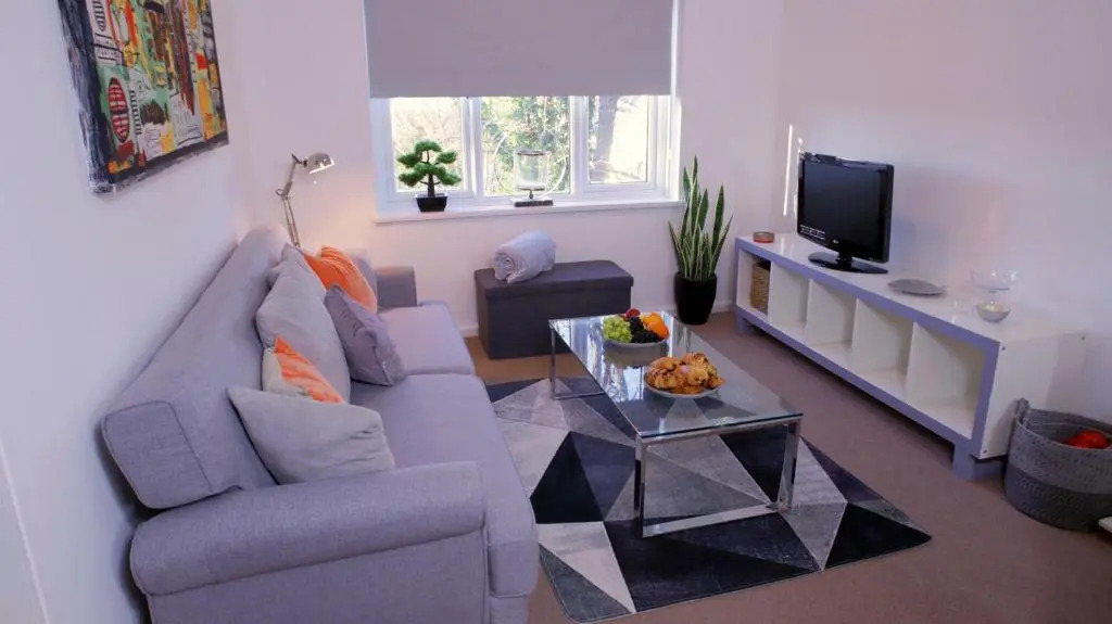 FREE parking, Central Location,1 Bedroom Apartment near Tattersalls