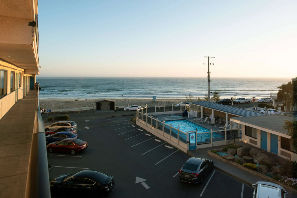 Edgewater Inn and Suites