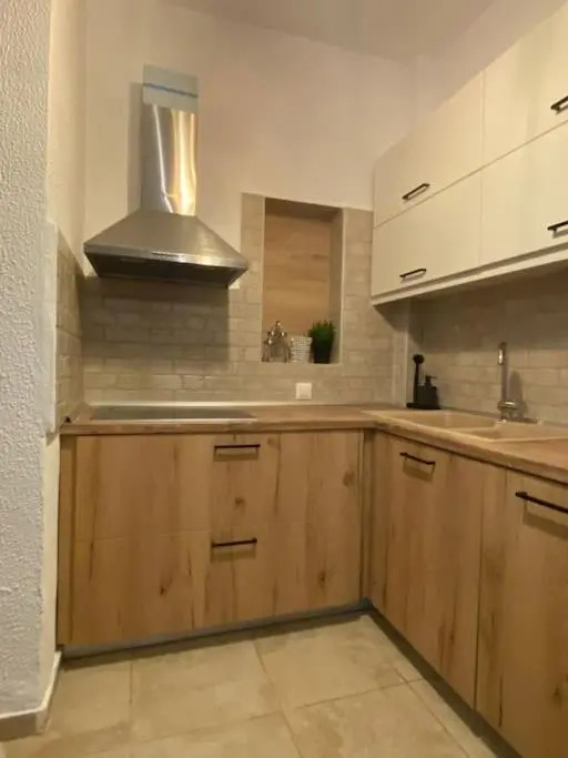 Private Beach Front Maisonette 3 Bedroom Mikiverna