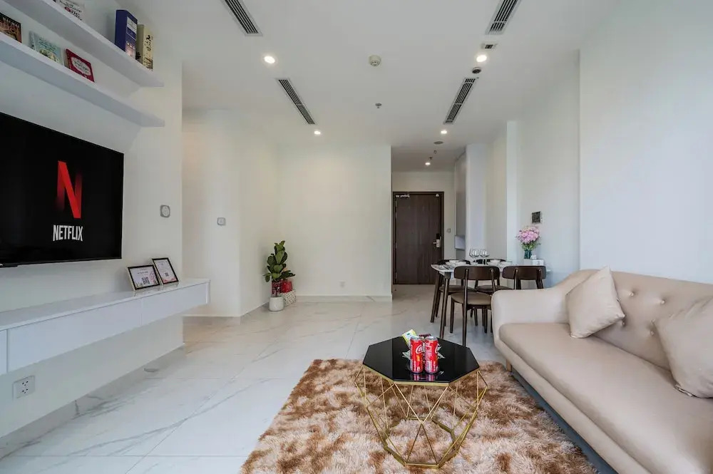LA Nest 2 Bedrooms The Beverly - Vincom