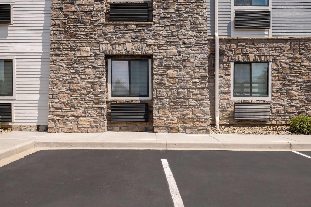 La Quinta Inn & Suites by Wyndham Greenville Woodruff Rd.