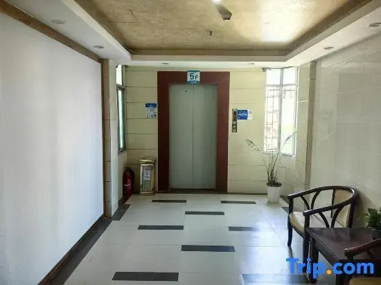 Shenzhen Minglaifa Hotel (Longgang Ailian Subway Station)