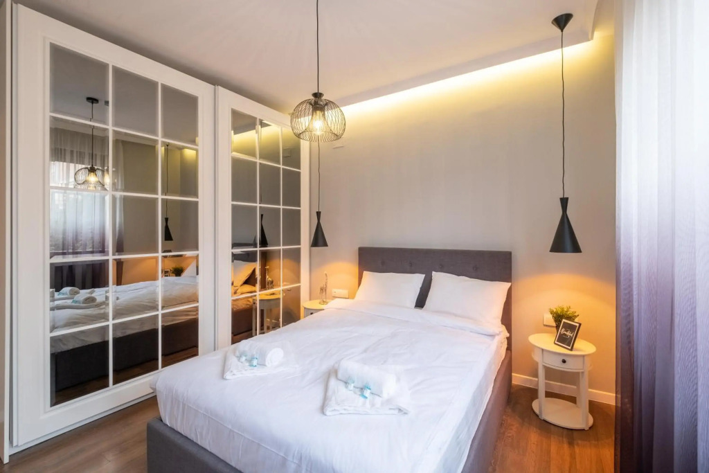 Designer & Cozy 2BD Flat with a parking in the city center