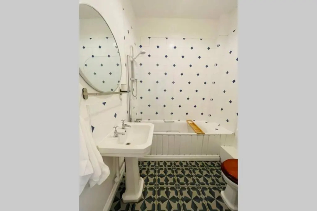 Nomi Homes