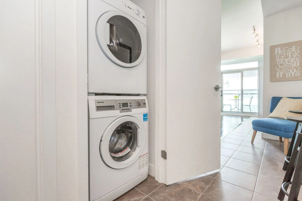Noel Suites-York St and Lakeshore Blvd