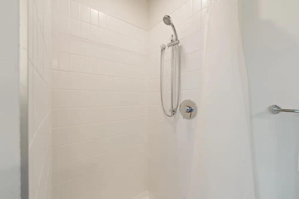 Luxury 3 Bed 3 Bath High Rise With Gym Amenities