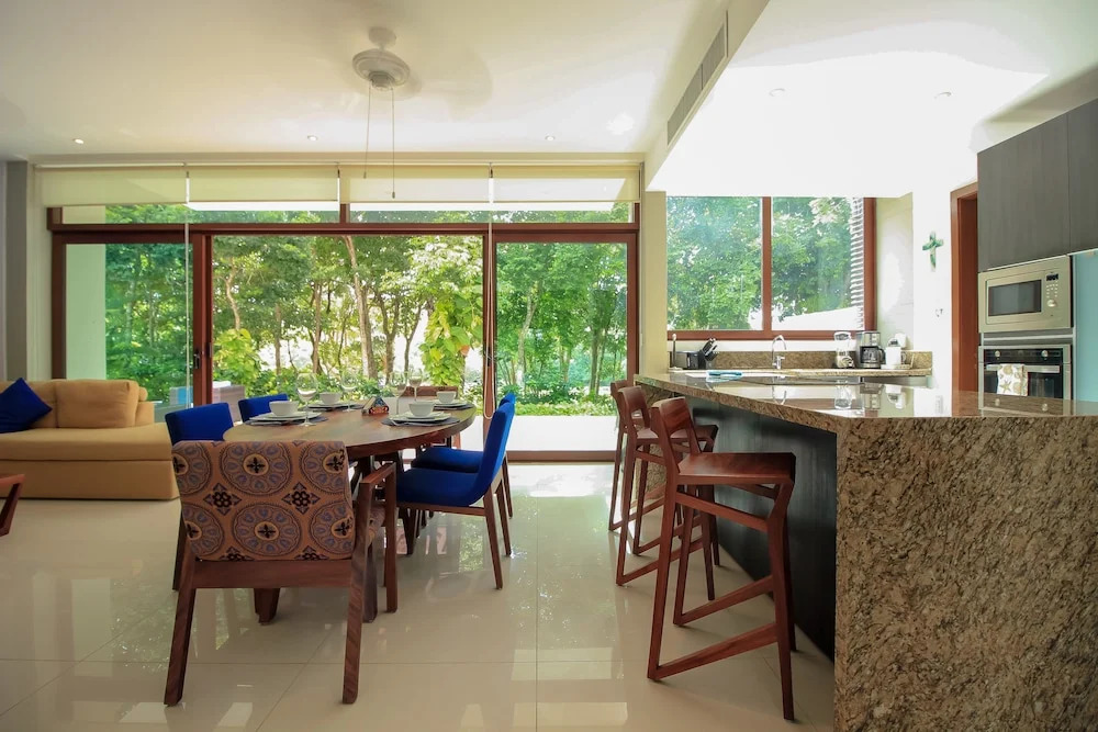 Golf View Luxury Condo hosted by Olahola