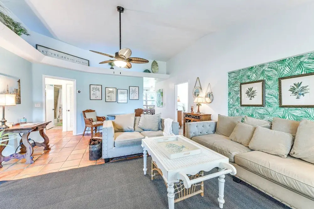 Backyard Hangouts: Bradenton Home Near Dining!