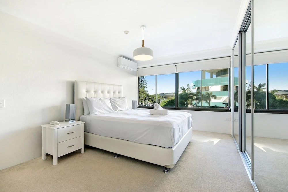 2 Bedroom Apartment located in central Broadbeach