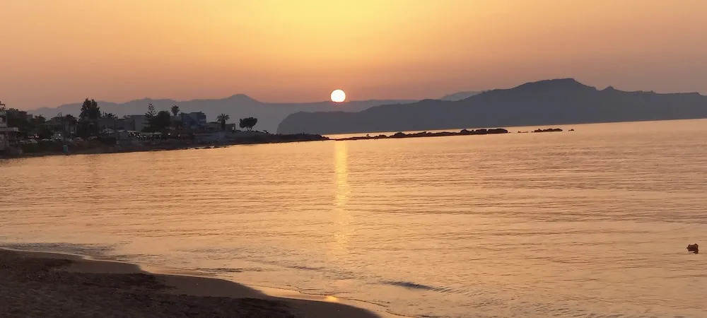 "spyros" 1-room Apartment - Simple, Cozy, Close to the Beach
