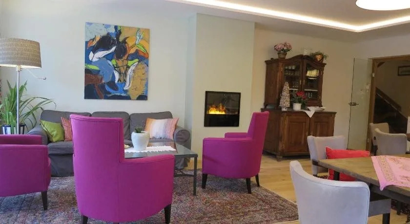 Gästehaus Schusser an der Therme, Frühstück, Doppelzimmer und Ferienwohnung