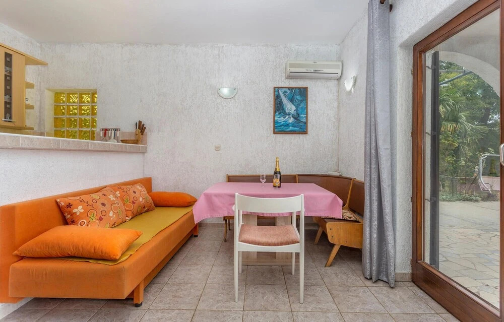 Nice Apartment in Malinska With 2 Bedrooms and Wifi