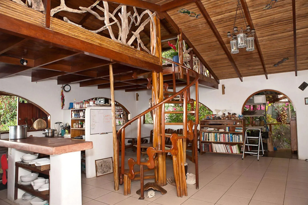 The Lookout Inn Lodge