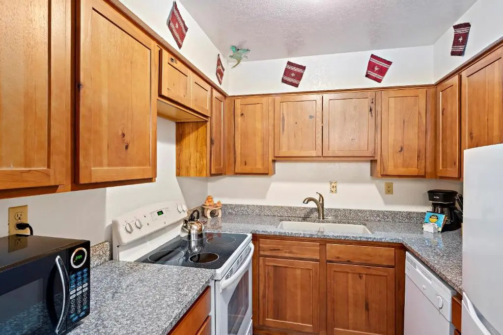 Fort Marcy Suites by All Seasons Resort Lodging