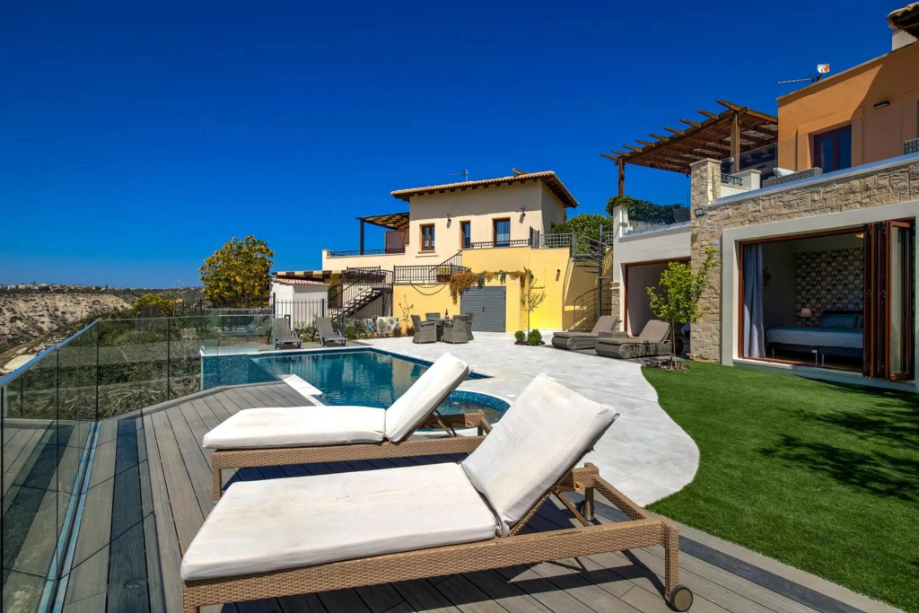 3 bedroom Villa Lania with golf course and sea views, Aphrodite Hills Resort