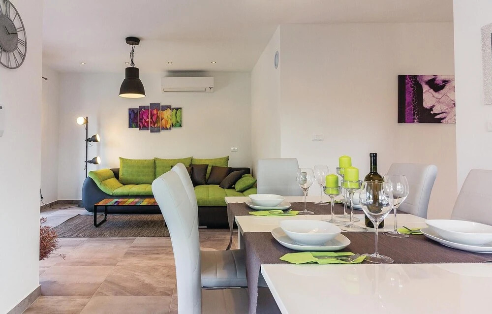 Three-Bedroom Holiday Home In Cetinici