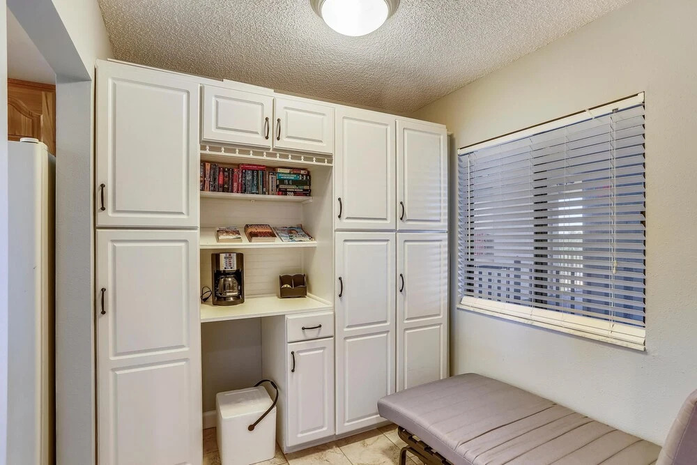 Land's End 403 Building 9 Nicely Updated / Beachfront Unit
