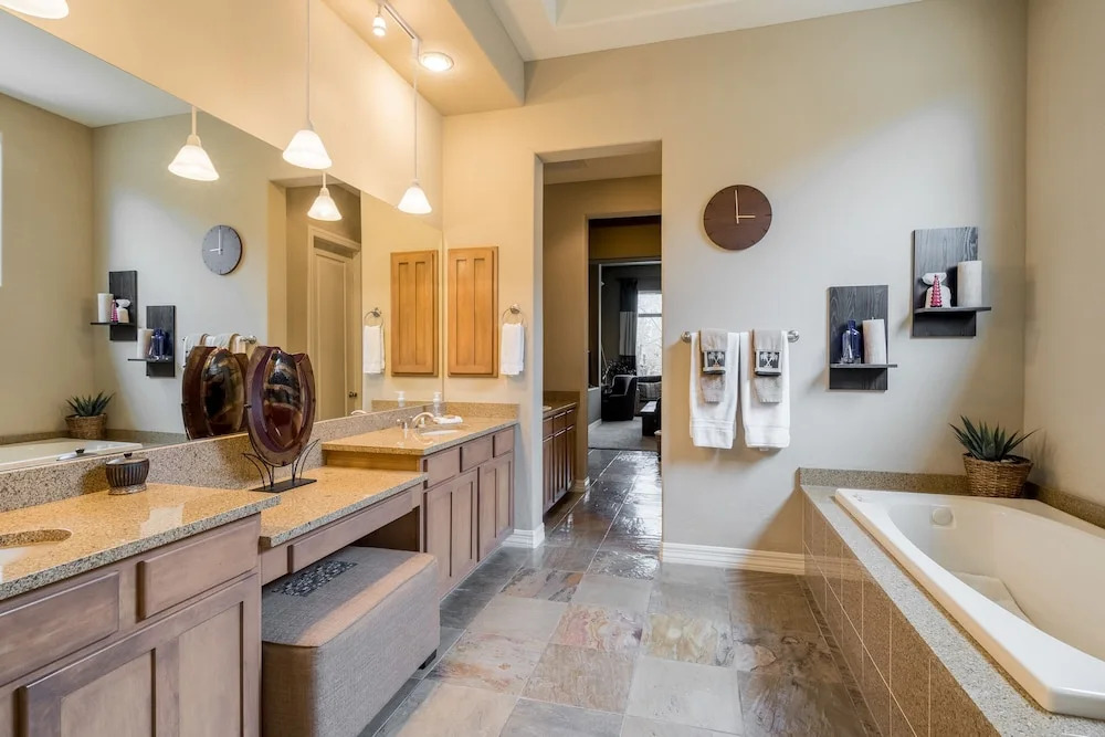 All-suite Home Located in North Phoenix 3 Bedrooms 3.5 Bathrooms Home