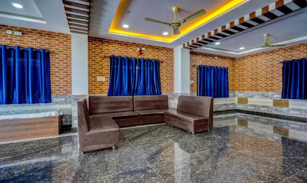FabHotel Galaxy Shamshabed - Nr, Rajiv Gandhi International Airport