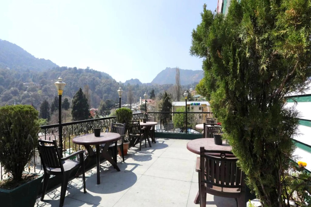 Goroomgo Deluxe Ankur Lake View Nainital