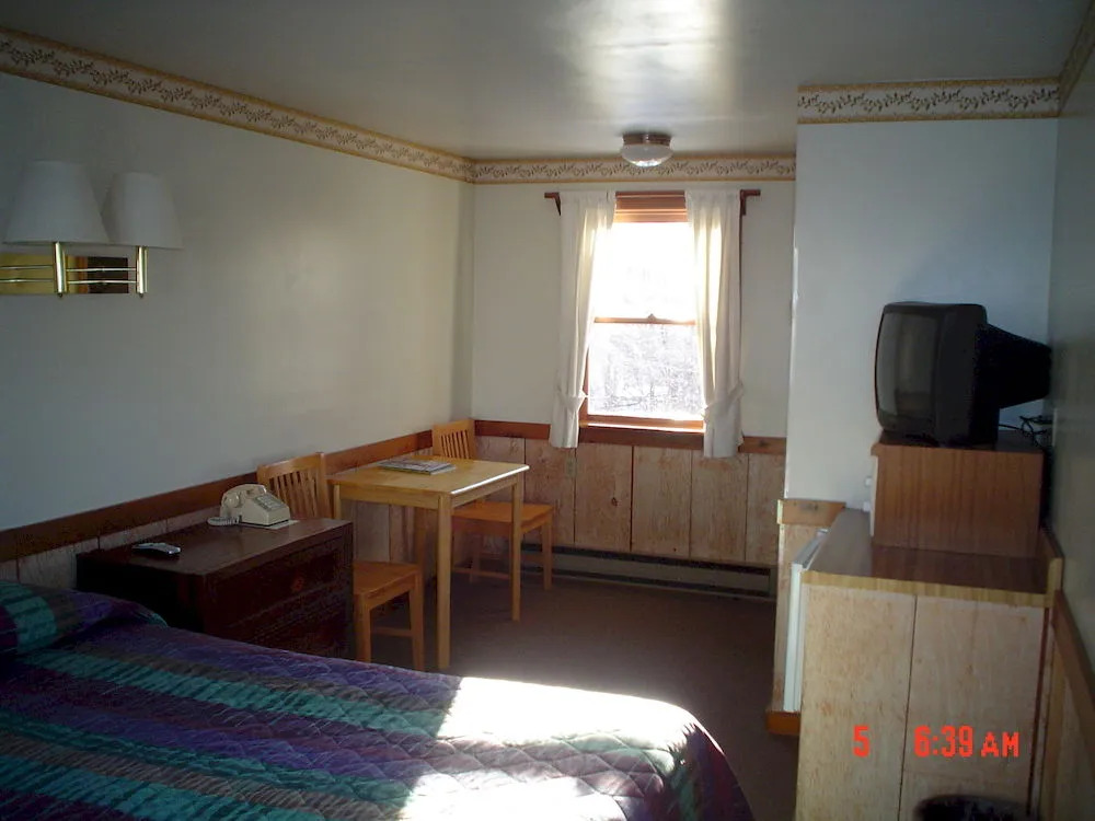 Maple Leaf Motel