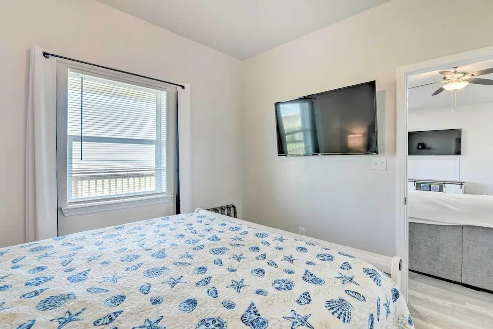 Near Ocean: Surfside Beach Gem w/ Deck & Views!