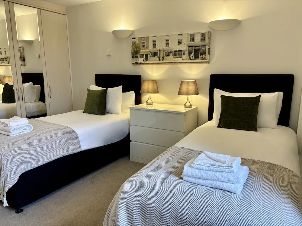 Your Space Apartments - The Hamiltons