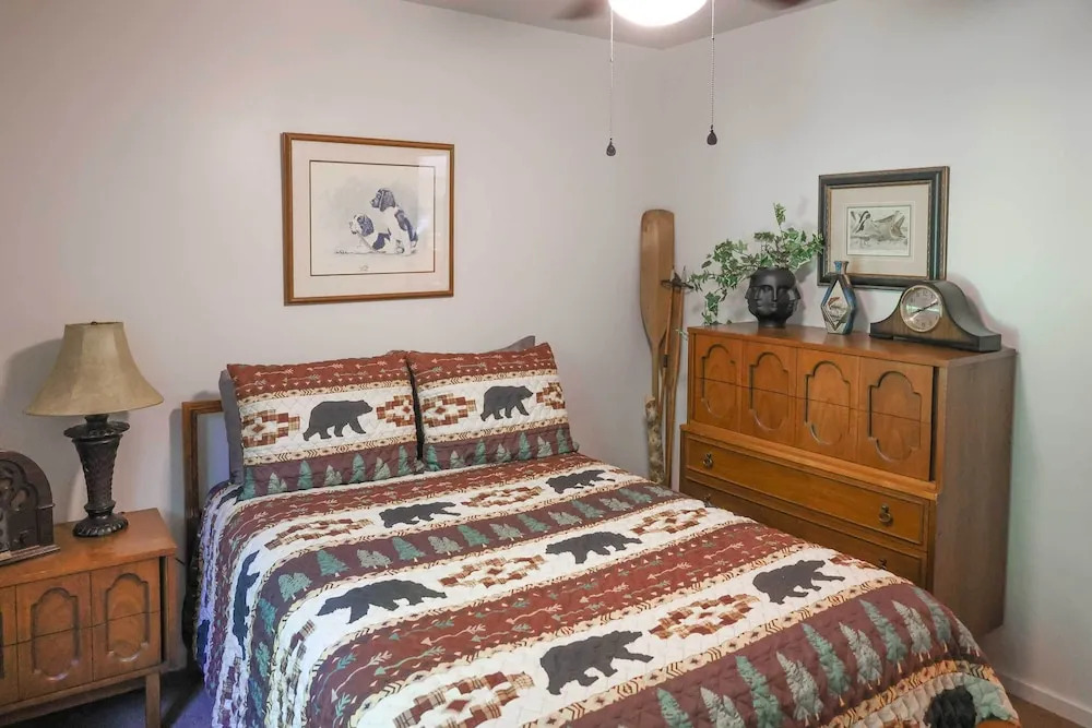 Cozy Whittier Home w/ Fire Pits < 15 Mi to Hiking!