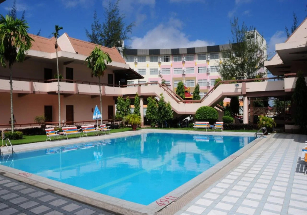 City Golf Resort Hotel