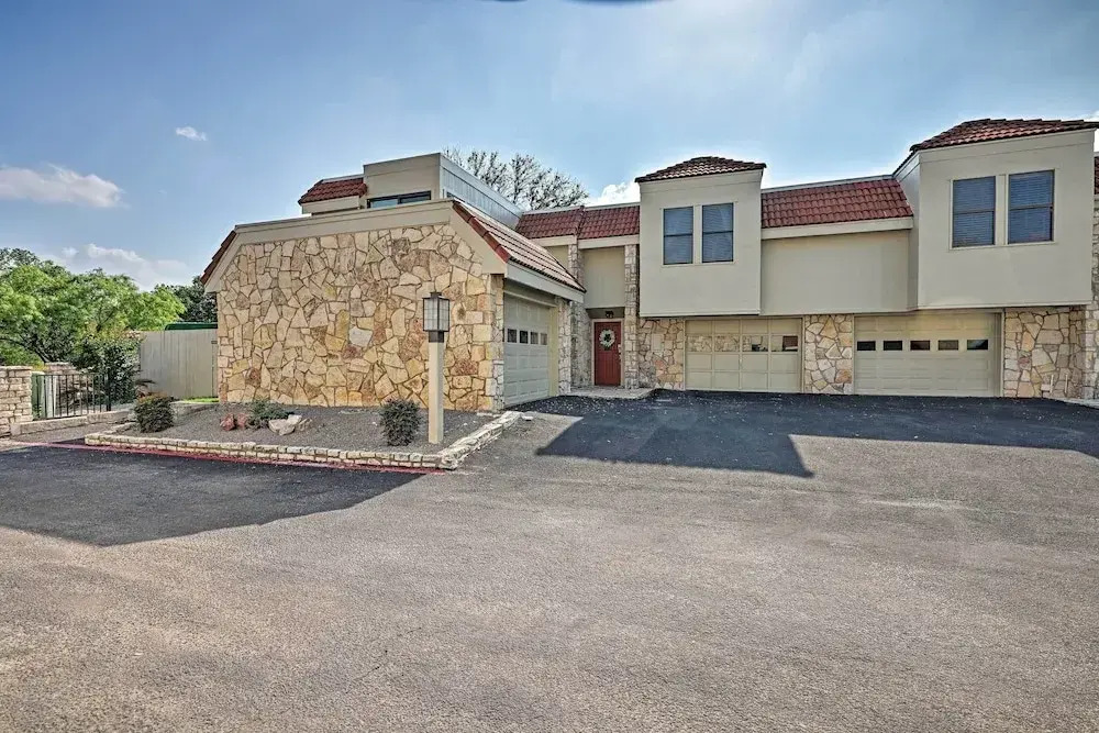 Modern Townhome w/ Patio, Next Door to Resort