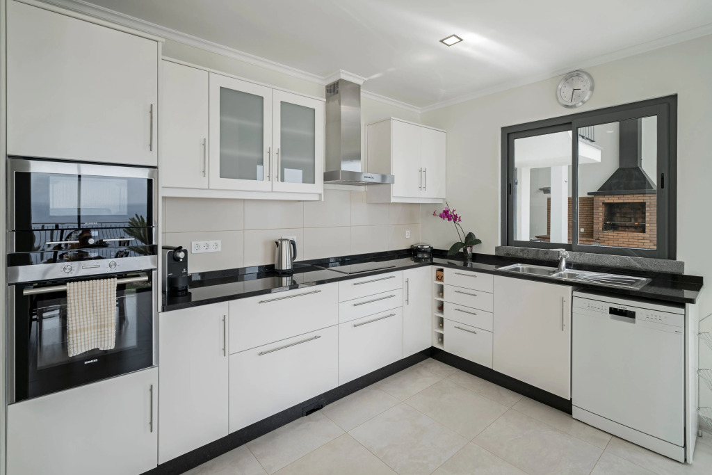 Great 3 bedroom villa with garden in Calheta, stunning views | Casa Amaro Sol