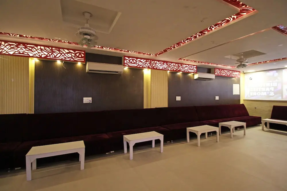 Hotel O LS BANQUET & ROOMS