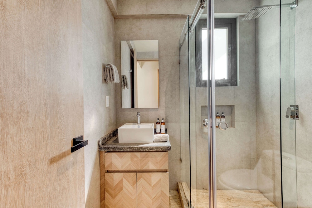 Centric 2 BR Condo in the Heart Roma Norte