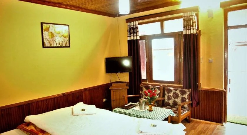 Hotel Chetna & Cottages