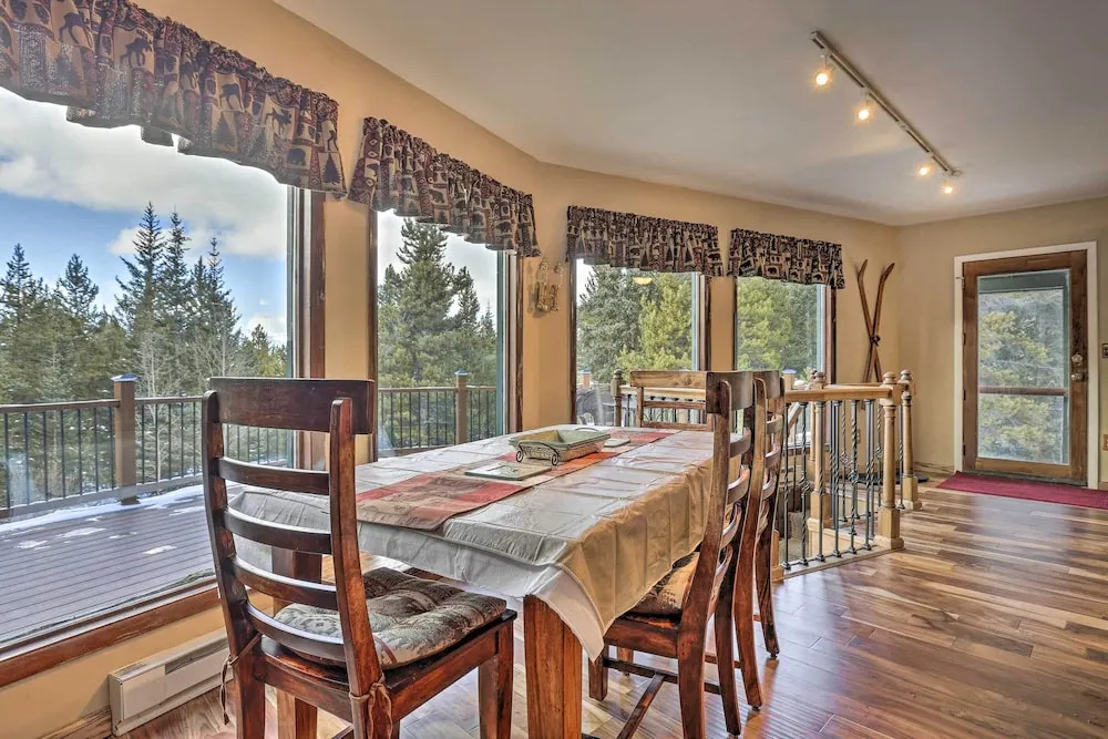 3 Mi to Ski Slopes! Hot Tub Haven in Breckenridge