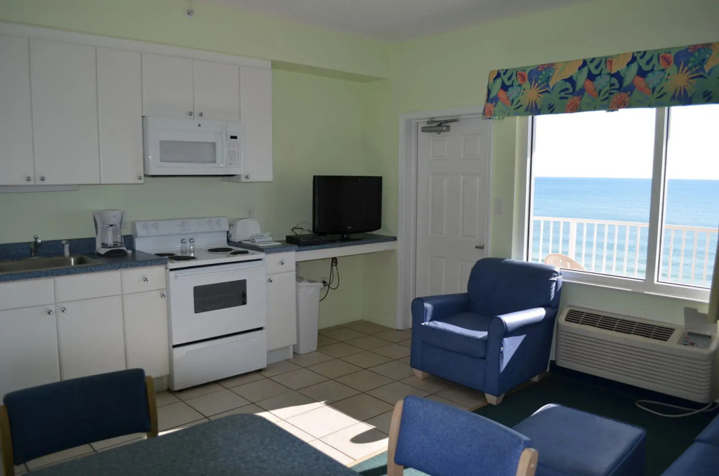 Palmetto Beachfront Hotel, a By The Sea Resort