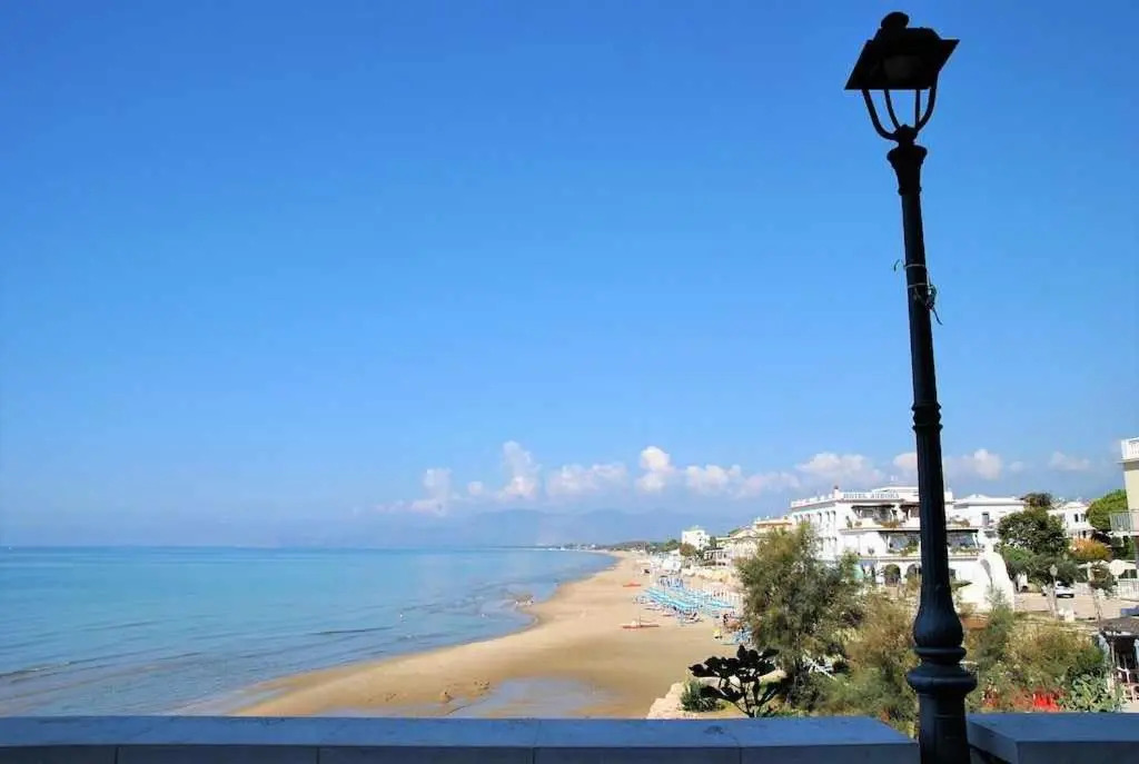 ATTICO BLU monolocale a 50 mt dal mare