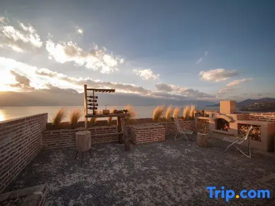 Wood Forest Designer Villa Seaview Courtyard Vacation Boutique Stay (Dali Erhai)