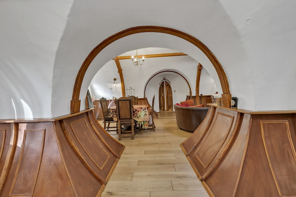 Retreat in Suffolk's Woodland Countryside