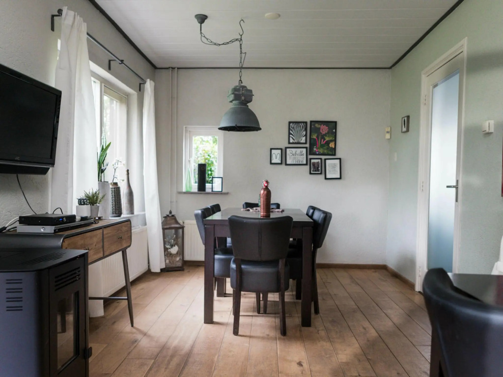 Detached Atmospheric Farmhouse with Large Garden & Privacy near Dalfsen