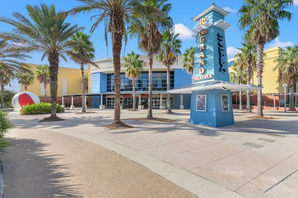 Seabatical! 3BR 2BA Coastal Retreat for 8 Relax, Unwind, and Recharge