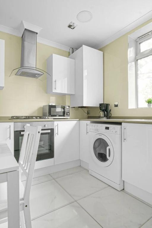 Paddington Station 2BR City Apartment