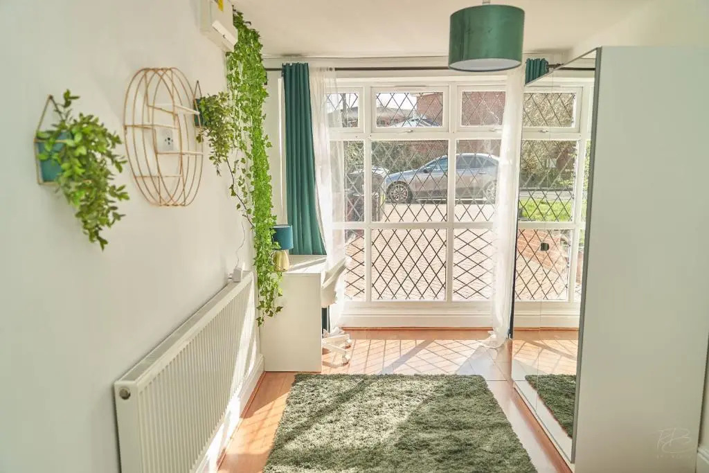 HS2 Large Groups NEC Stay Stunning House Birmingham For Company and Family