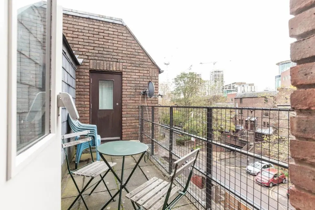 White City Apartment