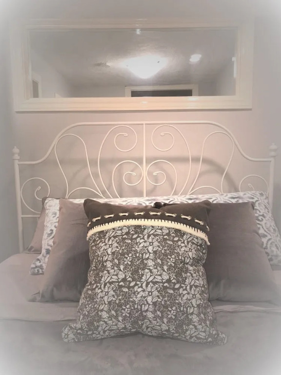 40mToCanalSkate OttawaDowntown 2Br2BaApt