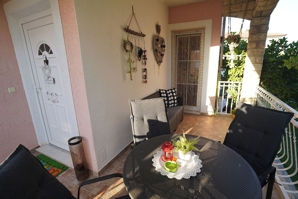House Tago