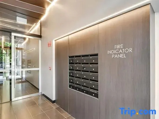 Modern 1BR Apartment with Smart TV and Views